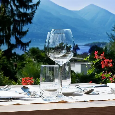 Esplanade Hotel, & 4* Minusio