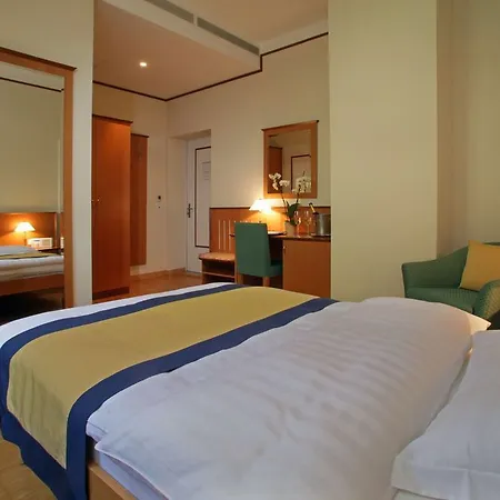Semesteranläggning (resort) Esplanade Hotel, & 4*